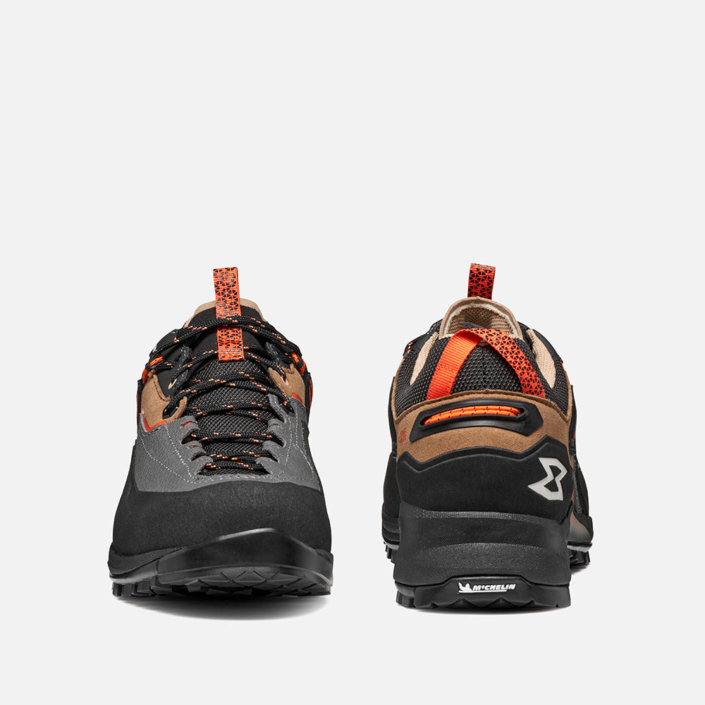 garmont-akron-gtx-scarpe-da-hiking-tecniche-impermeabili-per-escursioni-giornali image 4
