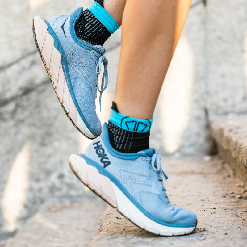 sidas-run-feel-calze-running-nere-turchese-con-bande-grip-e-supporto-caviglia image 2