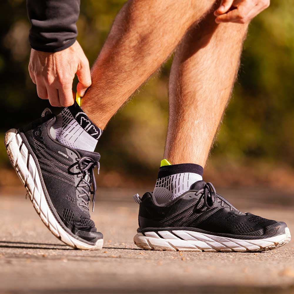 set-2-paia-calze-da-running-sidas-run-feel-grigio-nero-calze-tecniche-sottili-co image 2